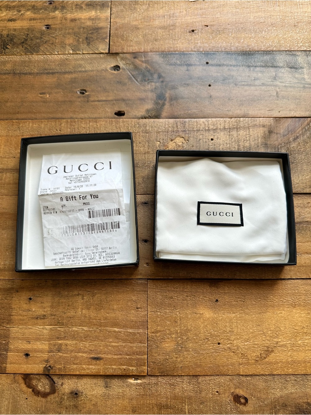 Gucci | Enamel Rainbow UFO Keyring with Skull in Gold - Picture 13 of 16